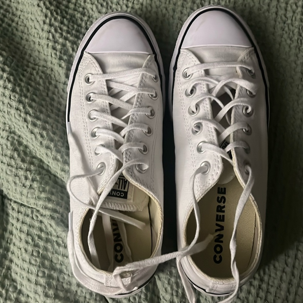 Women’s size 8 white converse platform